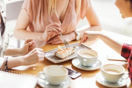 how to live simply photo of women eating dessert and having coffee