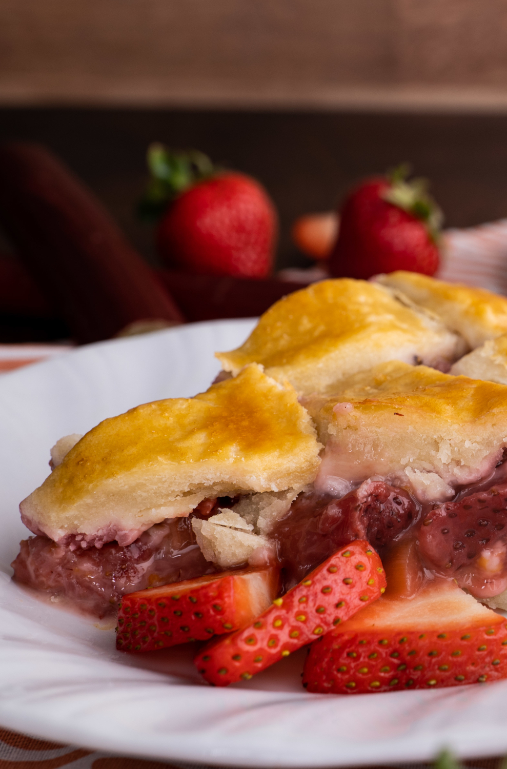 Perfect Strawberry Rhubarb Pie Recipe (Video)